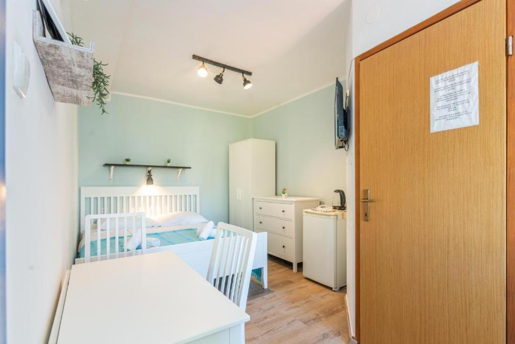 Rooms & Studio Apartments By The Way Baška Esterno foto