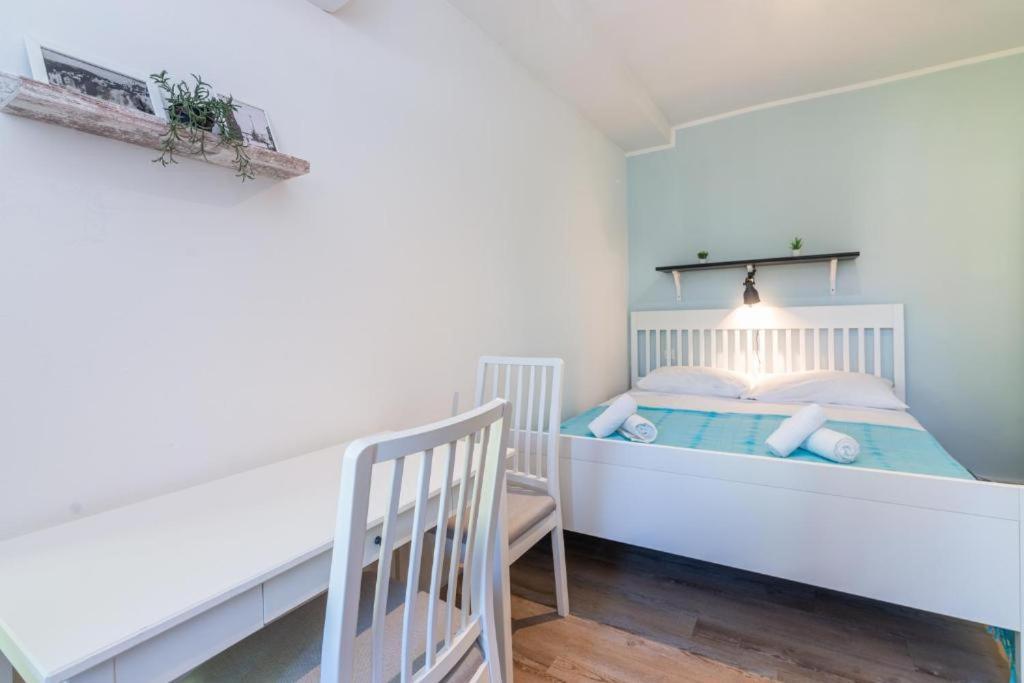 Rooms & Studio Apartments By The Way Baška Esterno foto